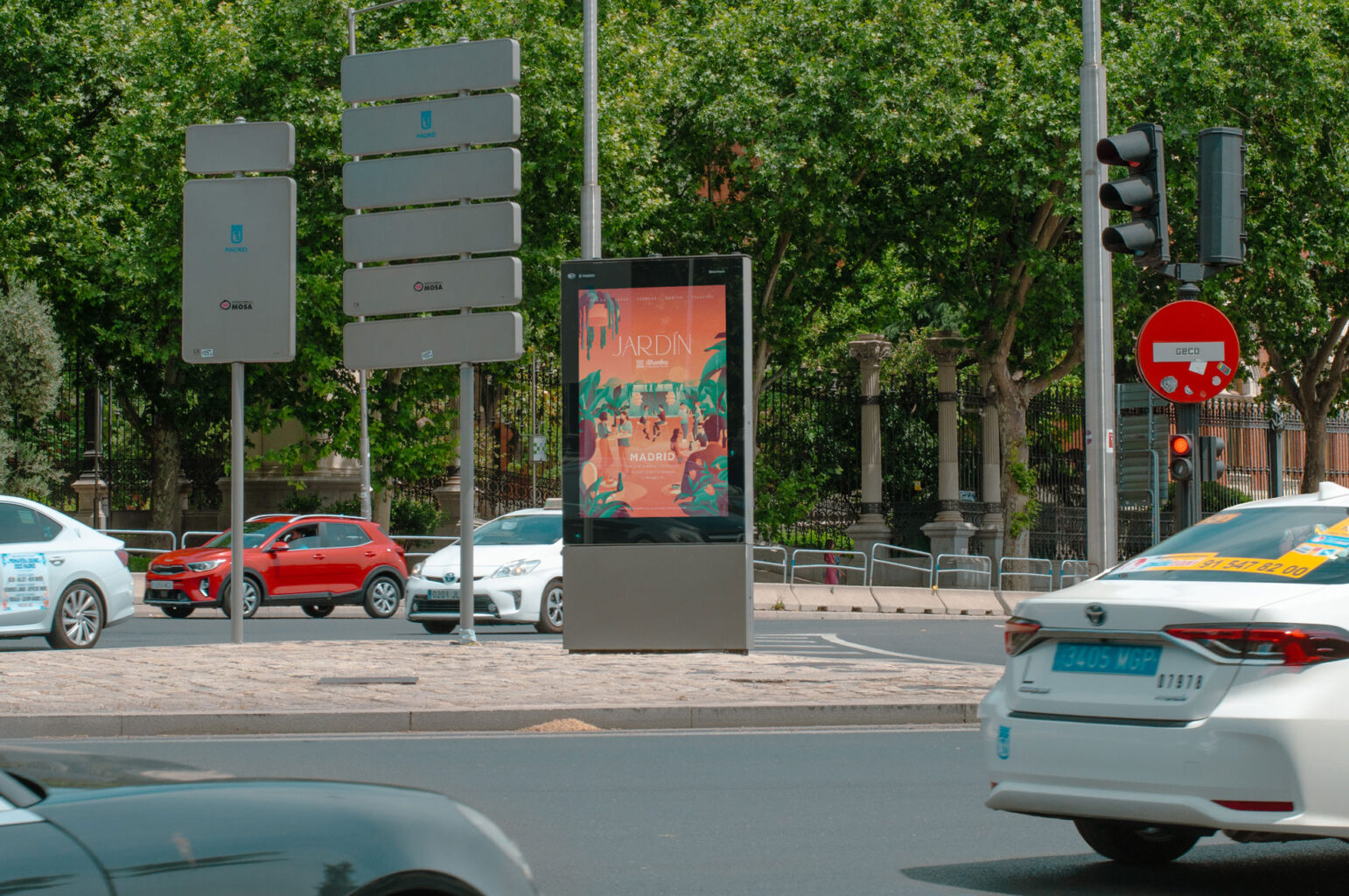 Jardín Alhambra Mupi Calle Versión Gastro